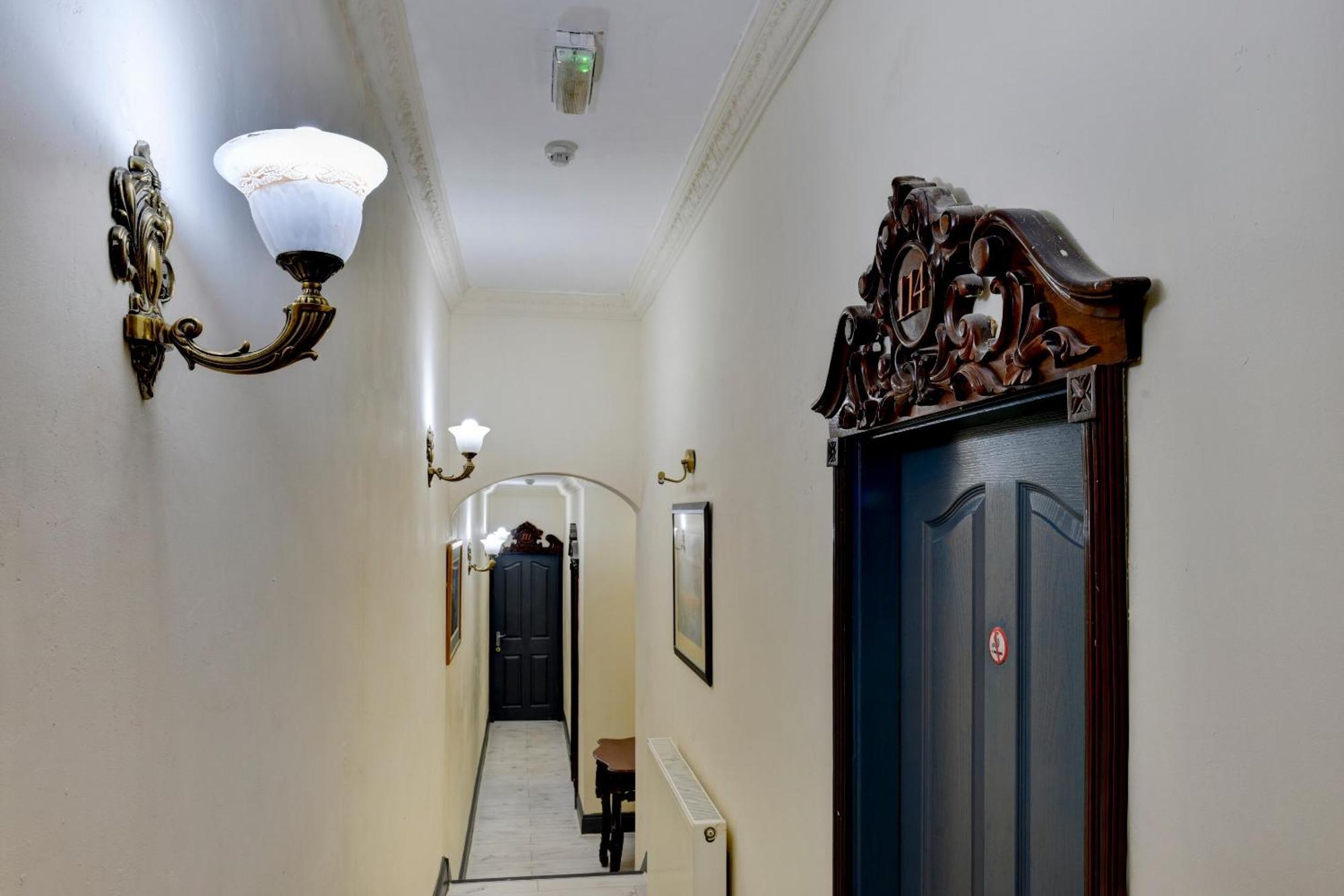 Empire Hotel 3*