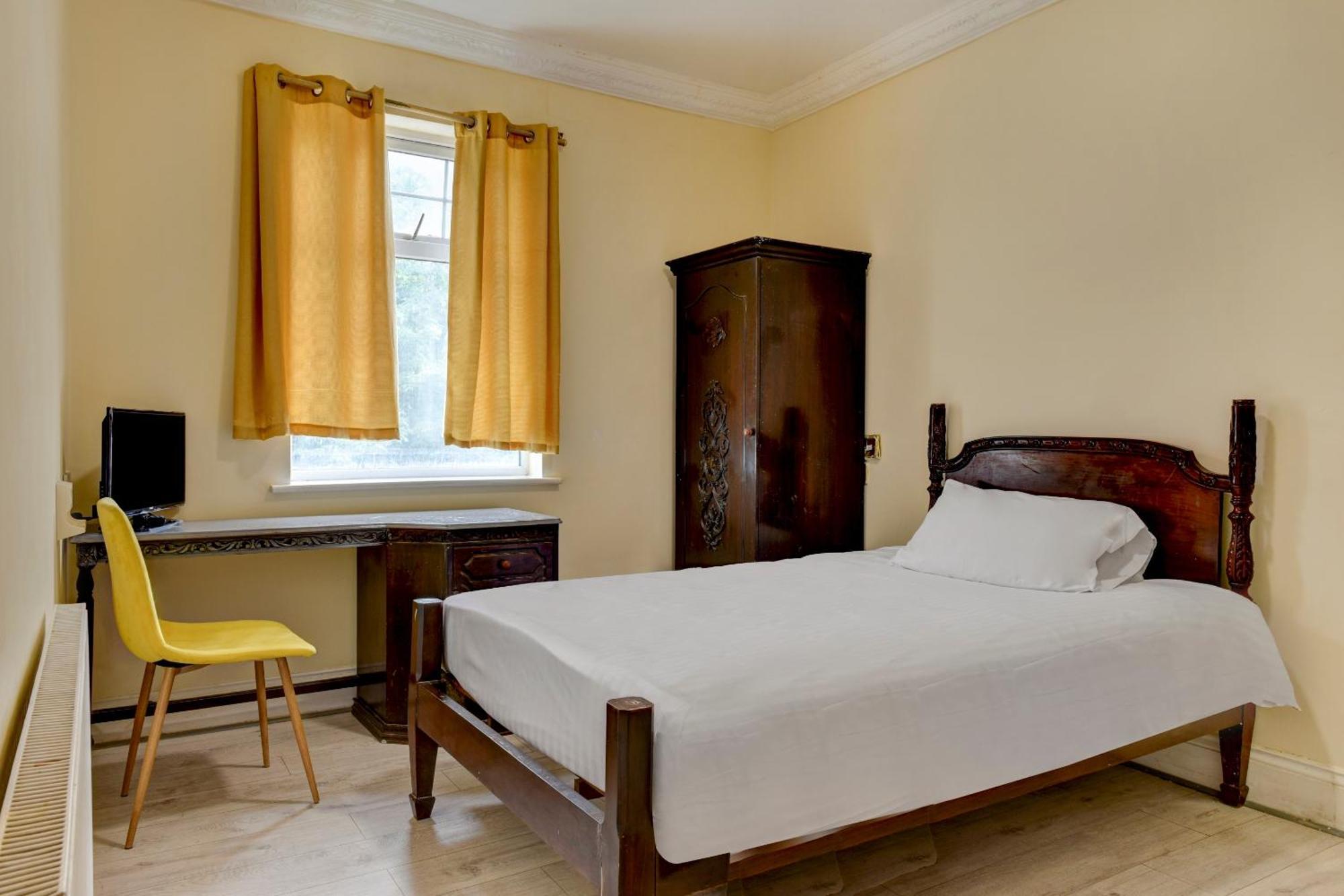 Empire Hotel 3*