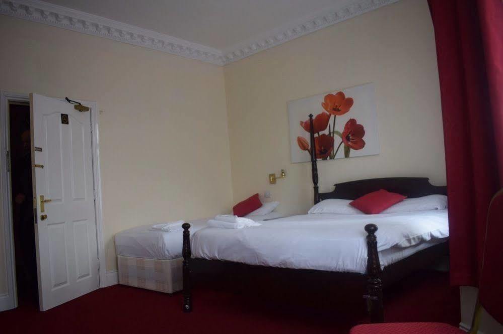Empire Hotel 3*